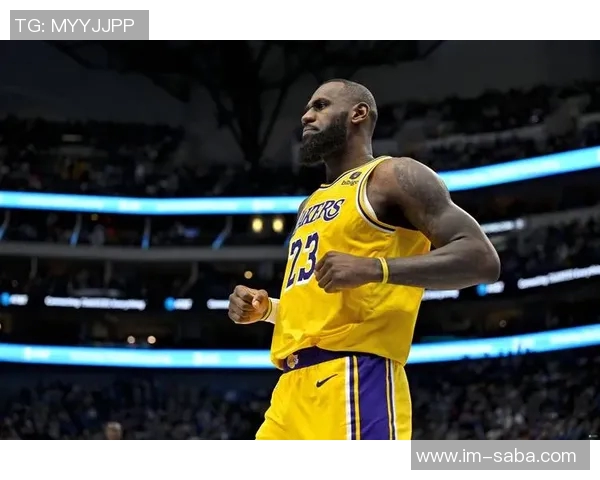 詹姆斯谈球队表现强调关键球能力并称赞第三节表现出色